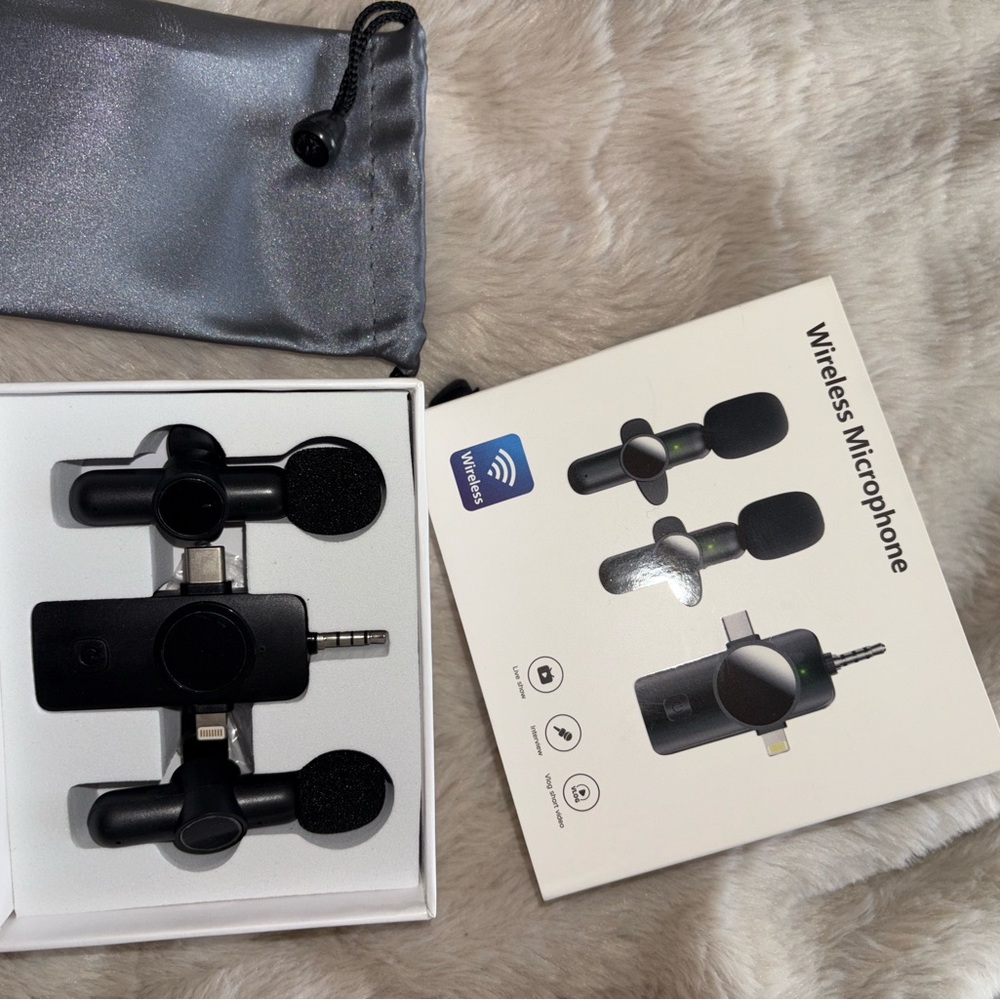 Wireless Microphone by Black